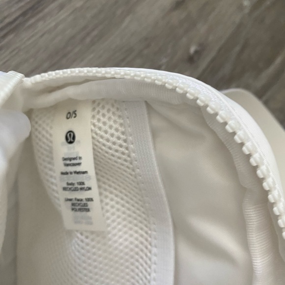 Brand new Lululemon Belt bag Pure White Fanny pack - Picture 10 of 10